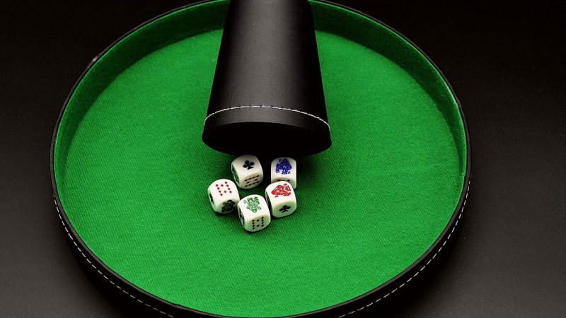 雷火电竞教你玩转棋牌：掼蛋残局策略与百家乐概率的真相
